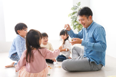 巣ごもりでも楽しく過ごす♪大人に負けない！子どもが勝てるおすすめ「ボードゲーム＆カードゲーム」【家族編】